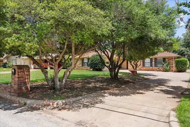 706 Tahiti Drive, Granbury, TX 76048