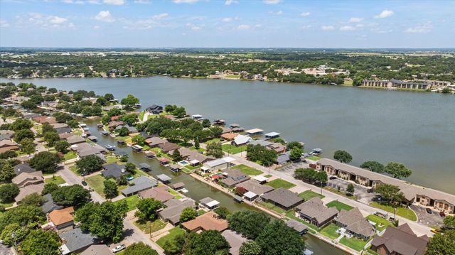 706 Tahiti Drive, Granbury, TX 76048