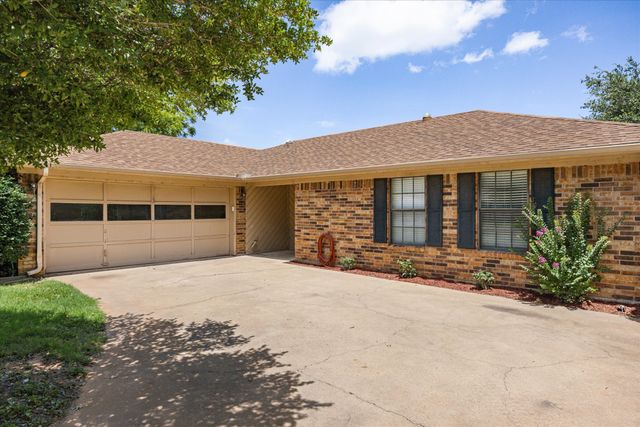 706 Tahiti Drive, Granbury, TX 76048