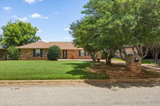 706 Tahiti Drive, Granbury, TX 76048