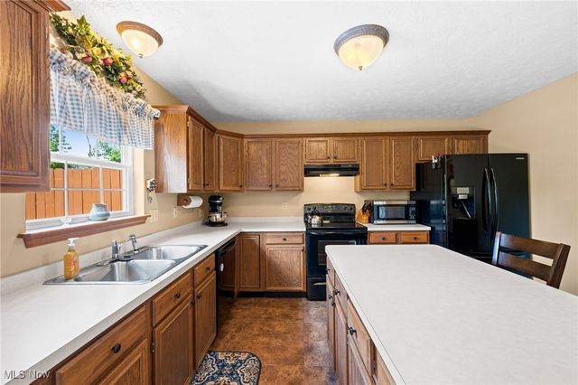 107 Cedar Glen, Chardon, OH 44024