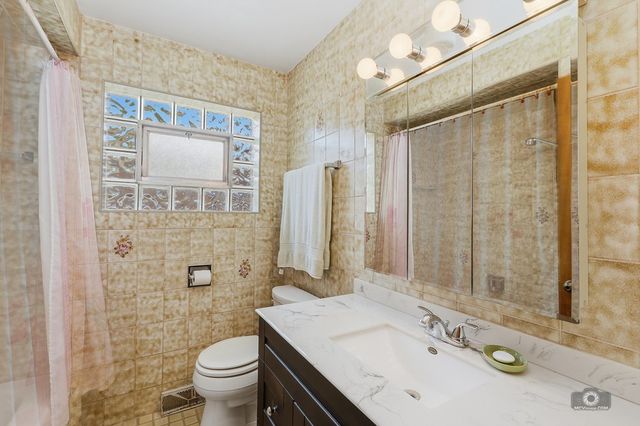 5233 Oak Center Drive, Oak Lawn, IL 60453