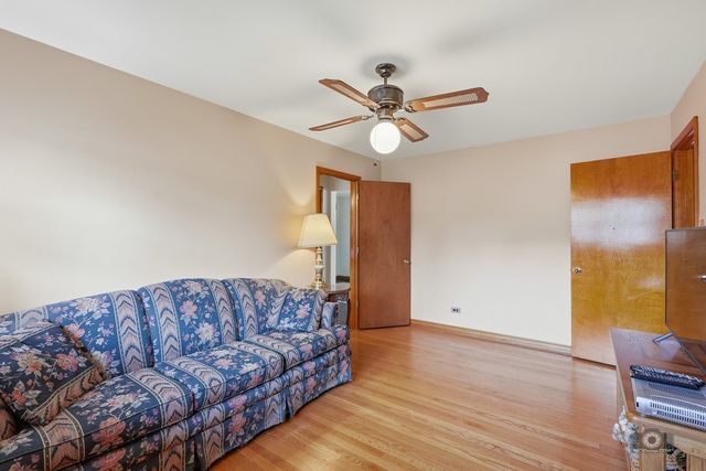 5233 Oak Center Drive, Oak Lawn, IL 60453