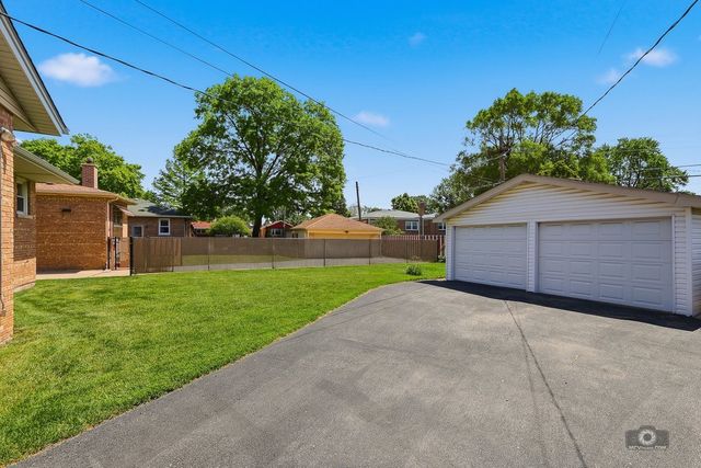 5233 Oak Center Drive, Oak Lawn, IL 60453