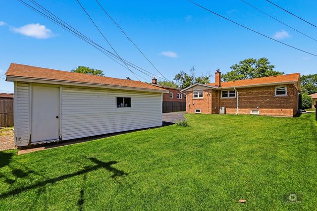 5233 Oak Center Drive, Oak Lawn, IL 60453