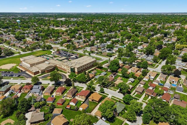 5233 Oak Center Drive, Oak Lawn, IL 60453