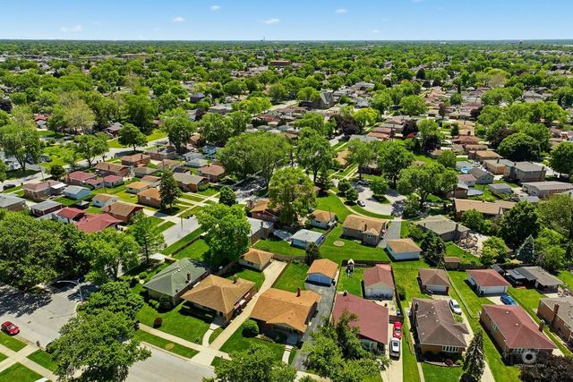 5233 Oak Center Drive, Oak Lawn, IL 60453
