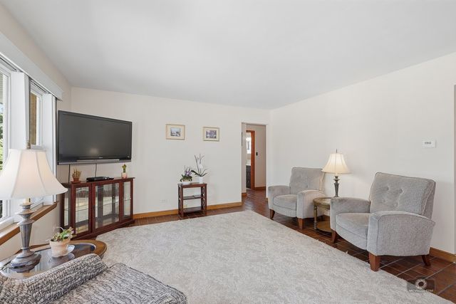 5233 Oak Center Drive, Oak Lawn, IL 60453