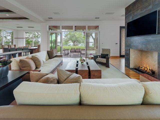 9210 W Lake Highlands Drive, Dallas, TX 75218