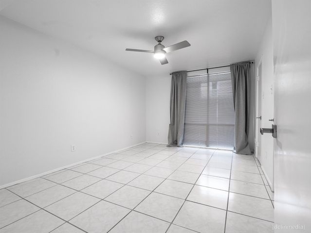 4643 Wild Indigo Street 393, Houston, TX 77027