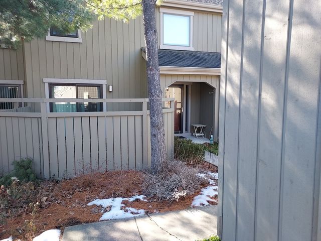 787 Oak Hill Road 467, Lake Barrington, IL 60010