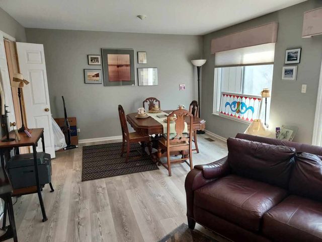 787 Oak Hill Road 467, Lake Barrington, IL 60010