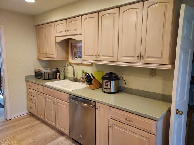 787 Oak Hill Road 467, Lake Barrington, IL 60010