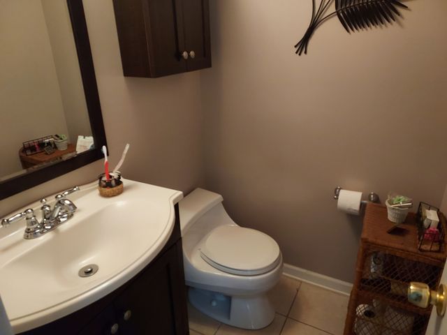 787 Oak Hill Road 467, Lake Barrington, IL 60010