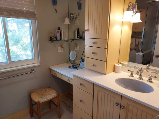 787 Oak Hill Road 467, Lake Barrington, IL 60010