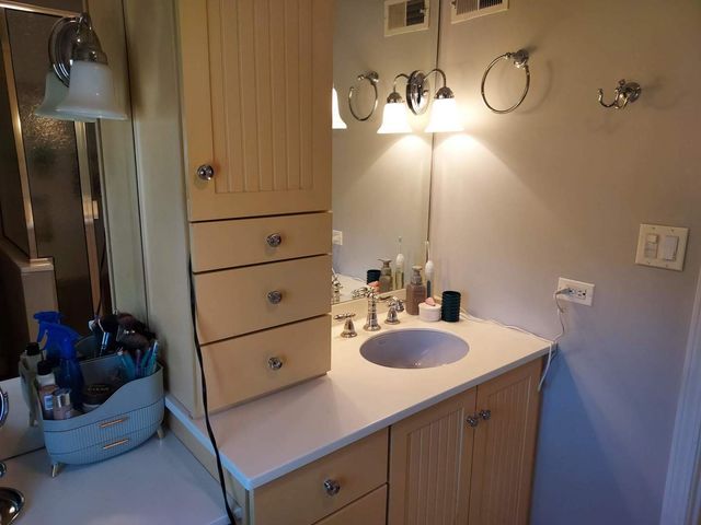 787 Oak Hill Road 467, Lake Barrington, IL 60010