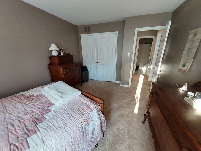 787 Oak Hill Road 467, Lake Barrington, IL 60010