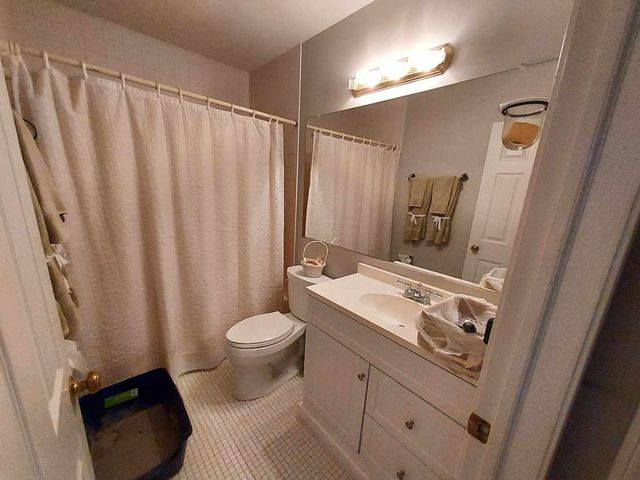 787 Oak Hill Road 467, Lake Barrington, IL 60010