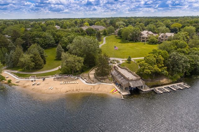 787 Oak Hill Road 467, Lake Barrington, IL 60010