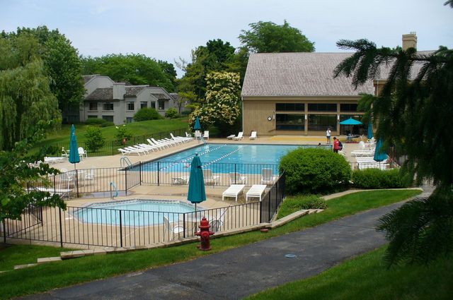 787 Oak Hill Road 467, Lake Barrington, IL 60010