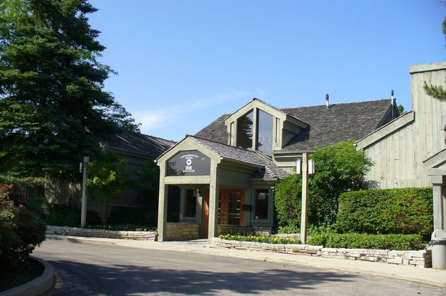 787 Oak Hill Road 467, Lake Barrington, IL 60010