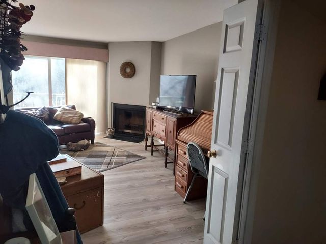 787 Oak Hill Road 467, Lake Barrington, IL 60010