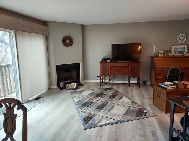 787 Oak Hill Road 467, Lake Barrington, IL 60010