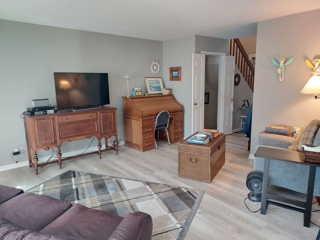 787 Oak Hill Road 467, Lake Barrington, IL 60010