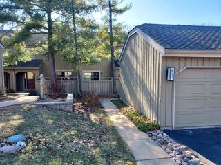 787 Oak Hill Road 467, Lake Barrington, IL 60010