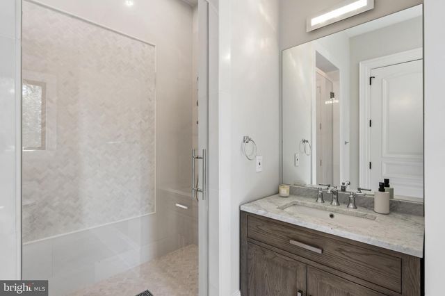 1332 MCCAY LN, Mclean, VA 22101