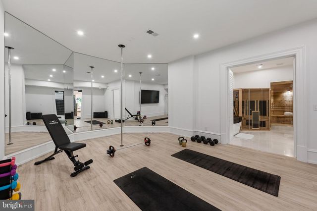 1332 MCCAY LN, Mclean, VA 22101