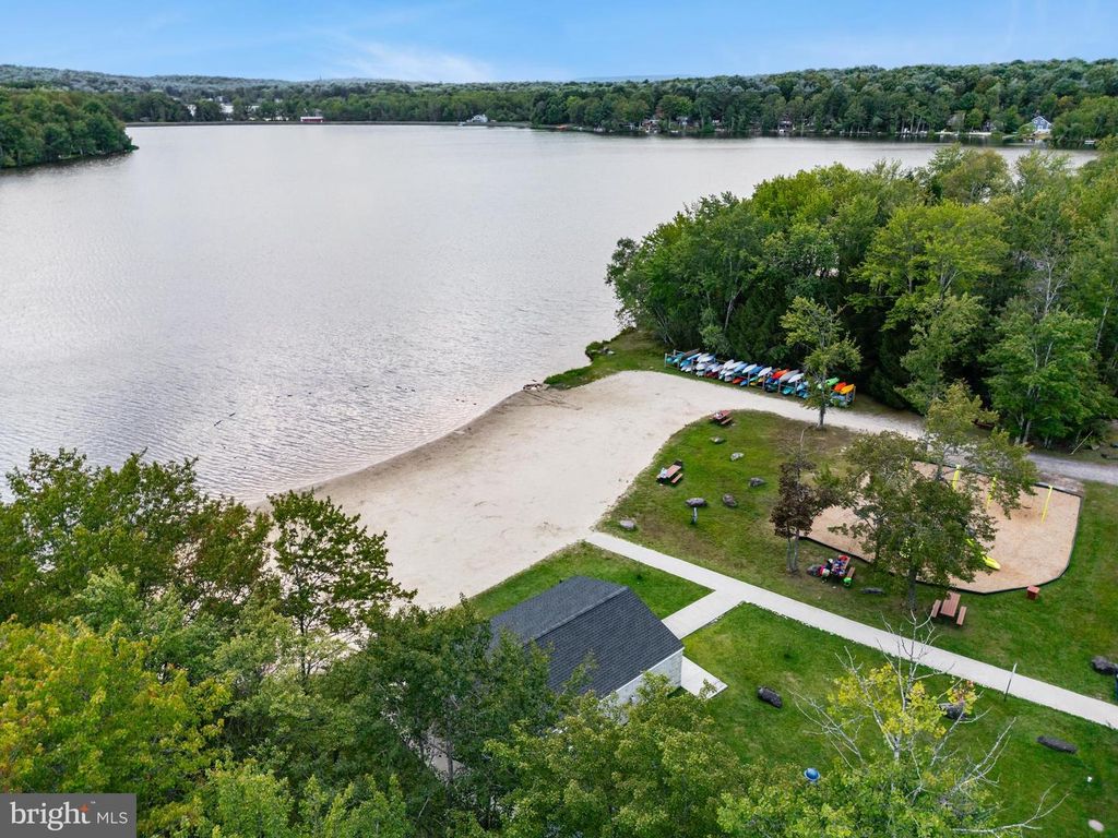 6 ORONO DR, Pocono Lake, PA 18347