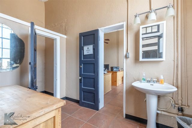 1305 S 1st Street, Abilene, TX 79602