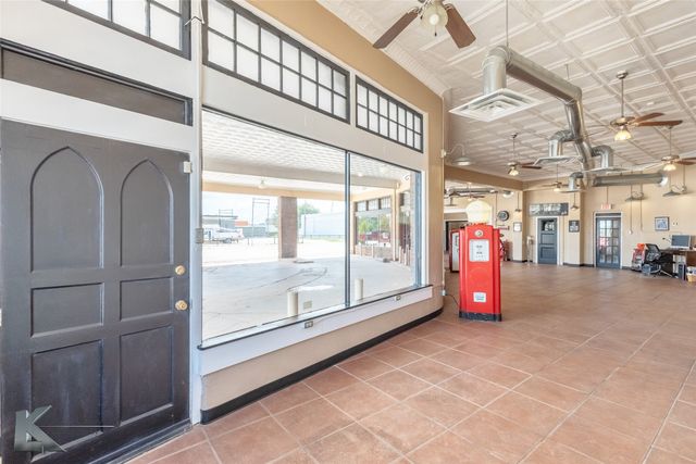 1305 S 1st Street, Abilene, TX 79602