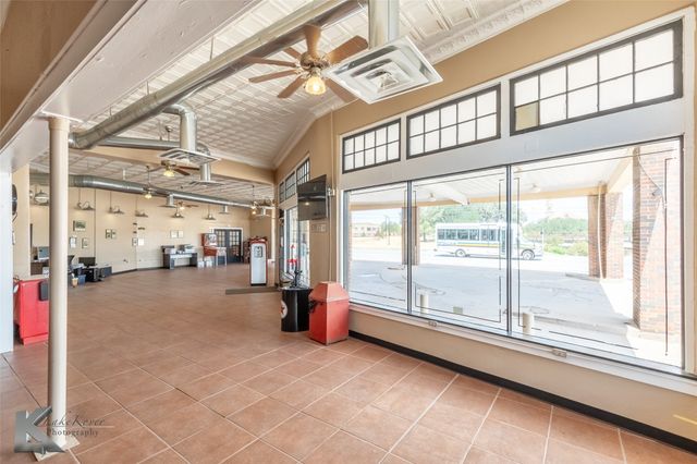 1305 S 1st Street, Abilene, TX 79602