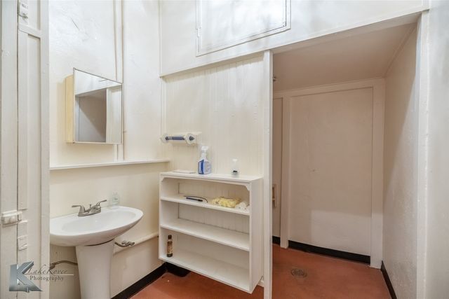 1305 S 1st Street, Abilene, TX 79602