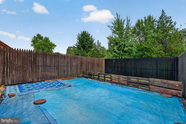 4 VERSAILLES CT, Newark, DE 19702