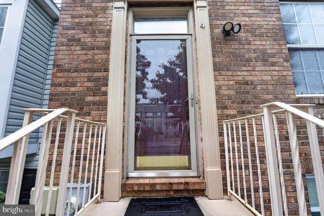 4 VERSAILLES CT, Newark, DE 19702