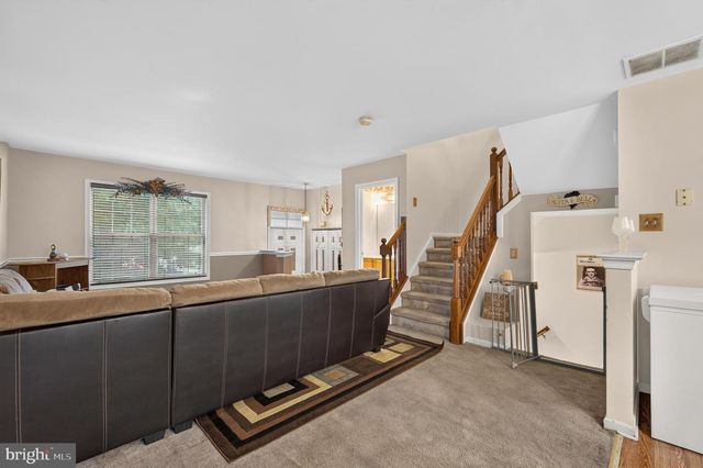 4 VERSAILLES CT, Newark, DE 19702