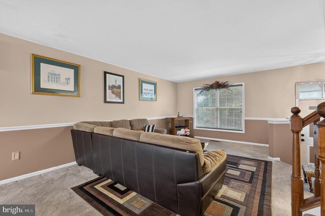 4 VERSAILLES CT, Newark, DE 19702