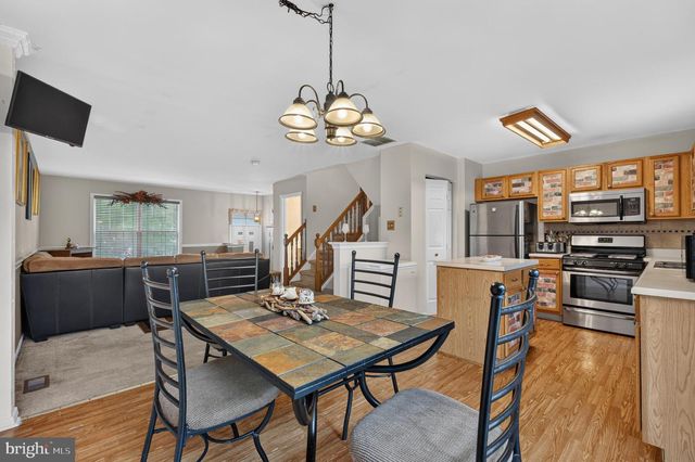 4 VERSAILLES CT, Newark, DE 19702