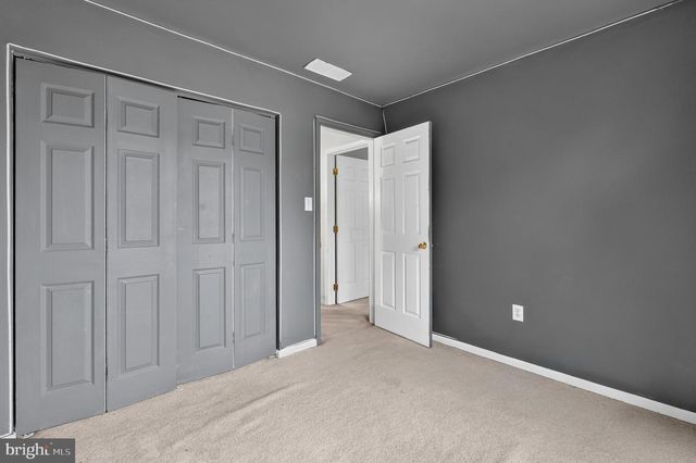 4 VERSAILLES CT, Newark, DE 19702