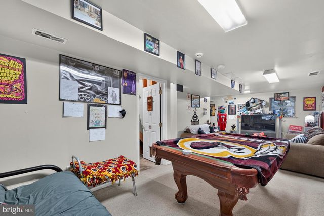 4 VERSAILLES CT, Newark, DE 19702