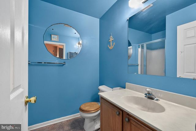 4 VERSAILLES CT, Newark, DE 19702
