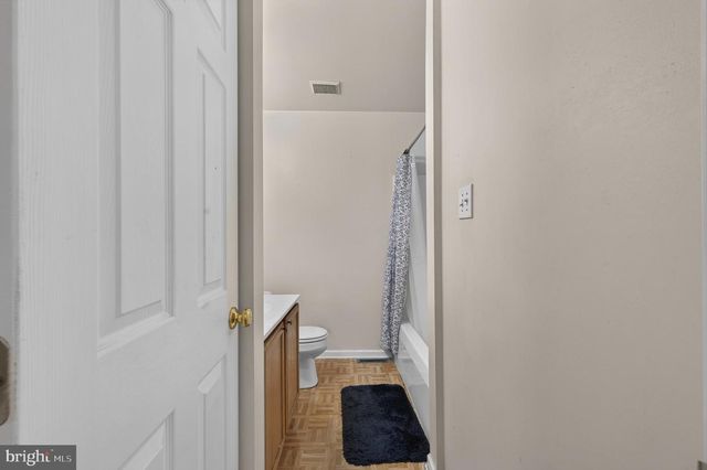 4 VERSAILLES CT, Newark, DE 19702