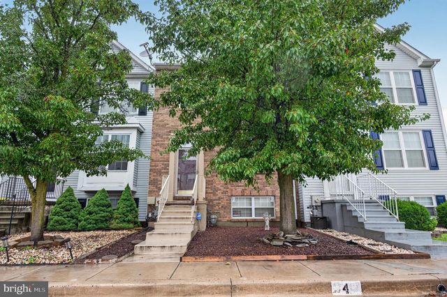 4 VERSAILLES CT, Newark, DE 19702