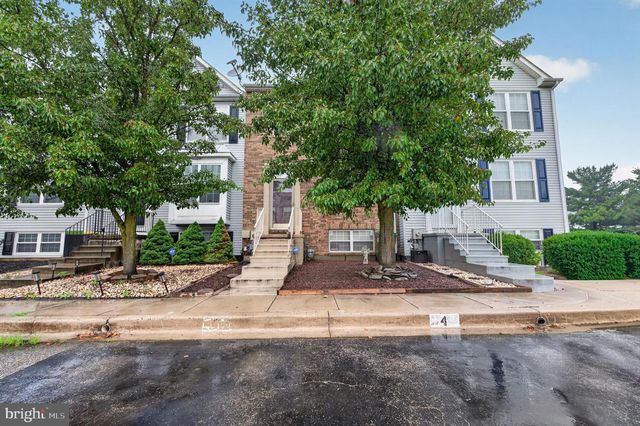 4 VERSAILLES CT, Newark, DE 19702