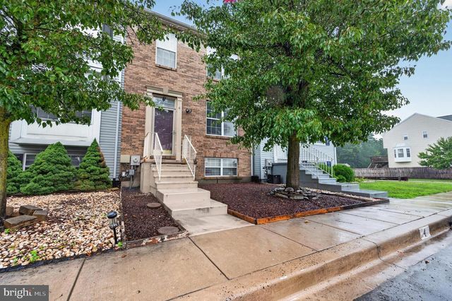 4 VERSAILLES CT, Newark, DE 19702
