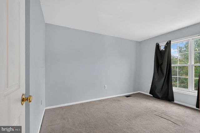 4 VERSAILLES CT, Newark, DE 19702