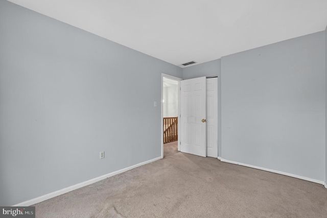 4 VERSAILLES CT, Newark, DE 19702